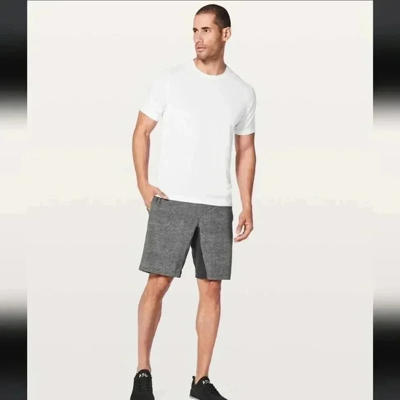 Lululemon T.H.E. Short Linerless 9"Heathered Texture Printed Greyt Deep Coal - Picture 4 of 7